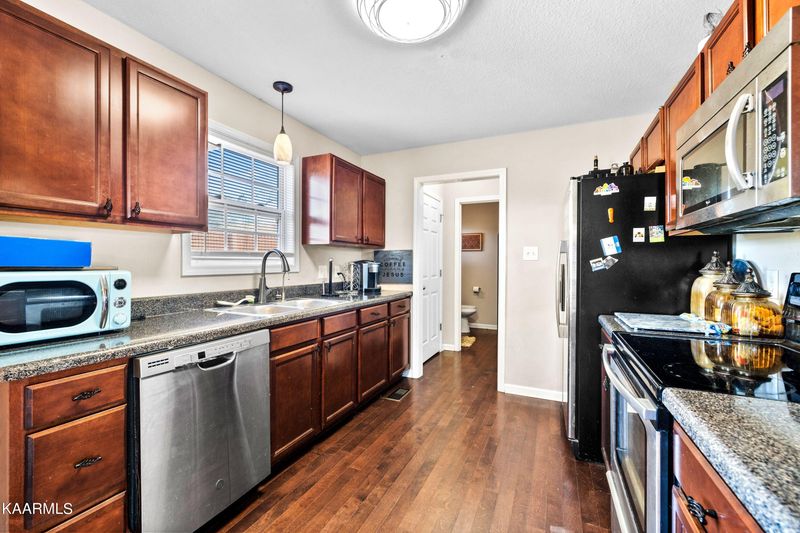 4903 Falling Star Ln, Powell, TN 37849