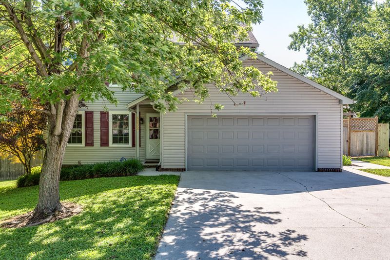4908 E Inskip Rd, Knoxville, TN 37912