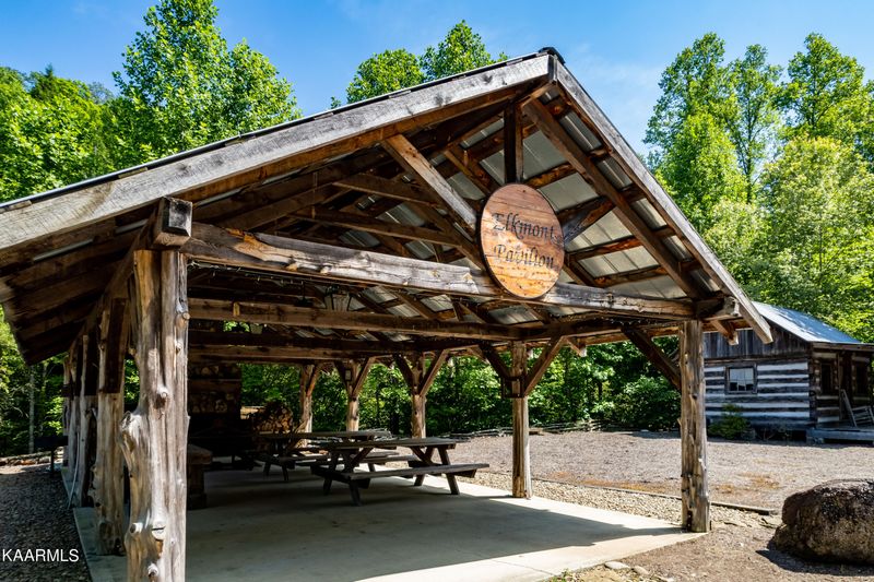 491 Chetola Trl, Townsend, TN 37882