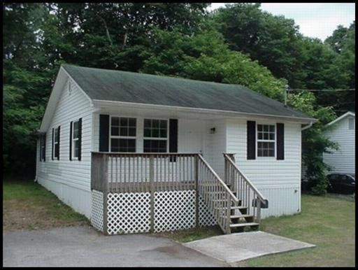 491 W Outer Dr, Oak Ridge, TN 37830