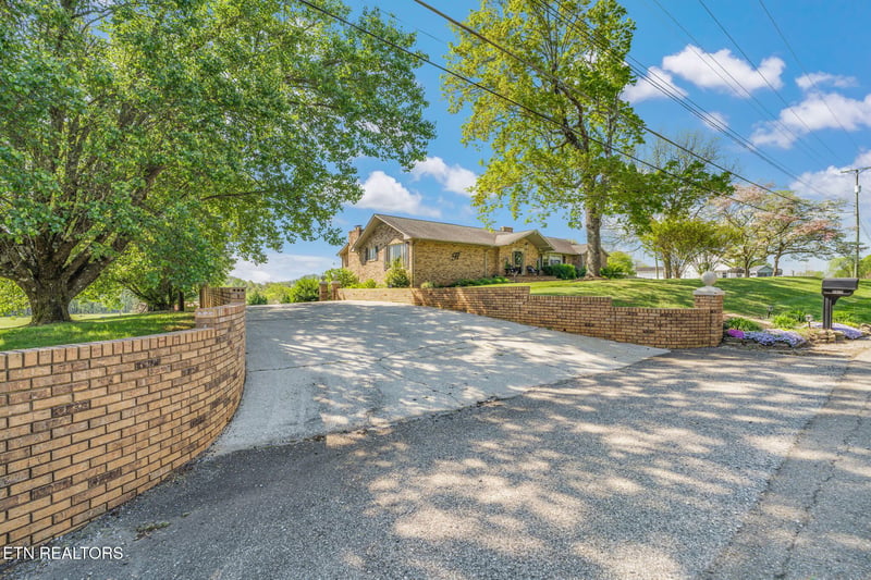 4912 W Emory Rd, Powell, TN 37849