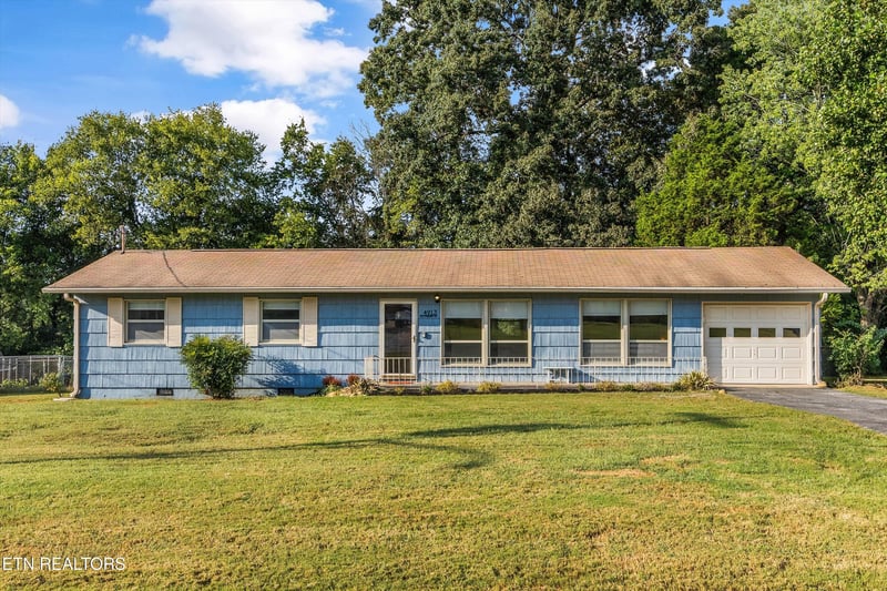 4913 Gettysburg Rd, Knoxville, TN 37921