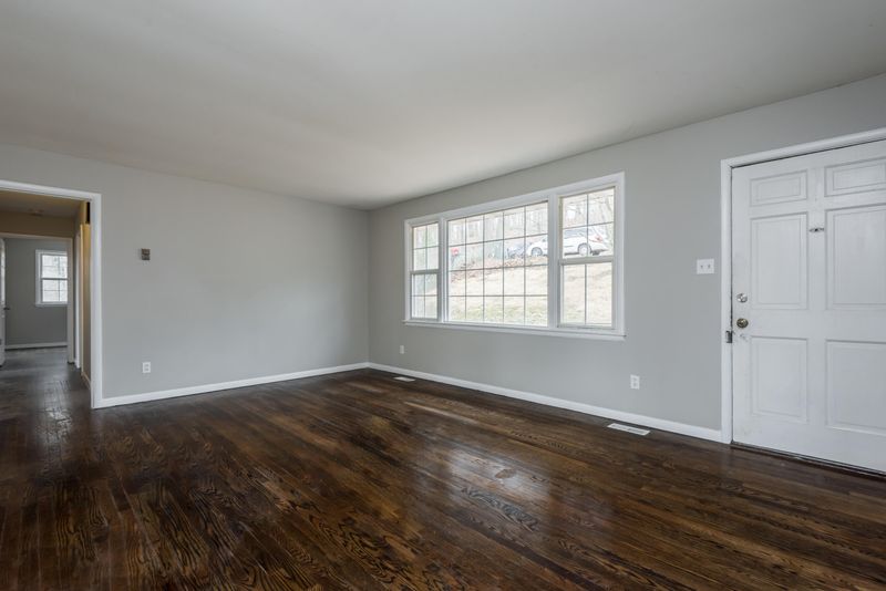 4913 Skyview Dr, Knoxville, TN 37917