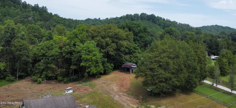 4915 E Raccoon Valley Dr, Powell, TN 37849