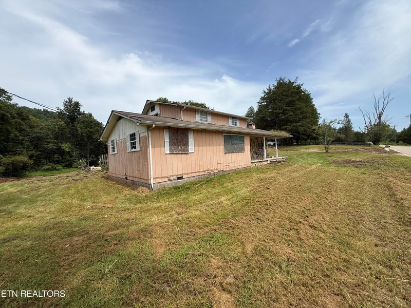4915 E Raccoon Valley Dr, Powell, TN 37849