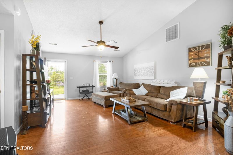 4916 Lexi Landing Dr, Powell, TN 37849