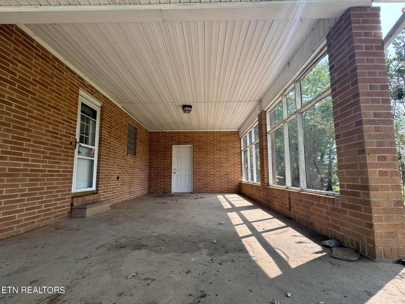 492 Hillcrest Dr, Crossville, TN 38555