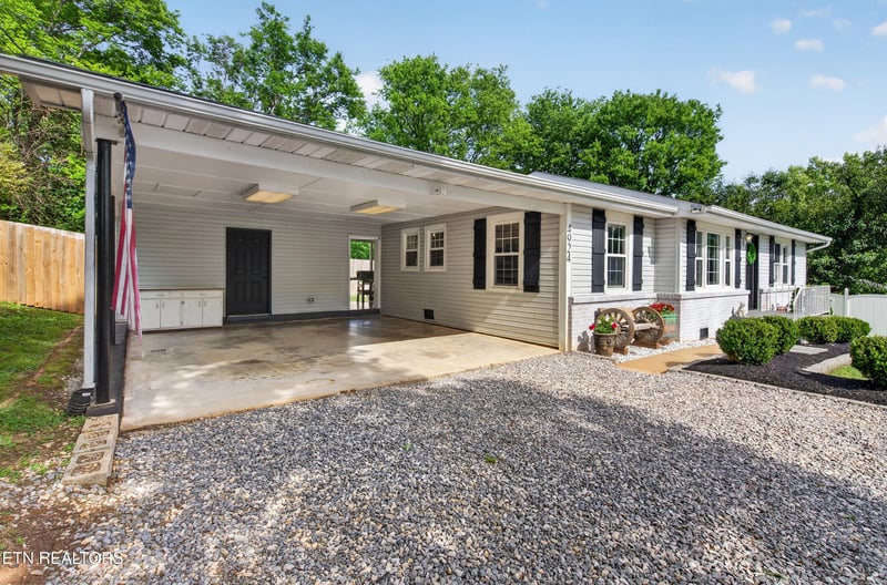 4924 Mooreland Heights School Ln, Knoxville, TN 37920