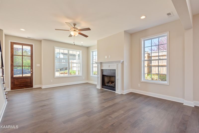 4925 Creek Bank Dr, Knoxville, TN 37920