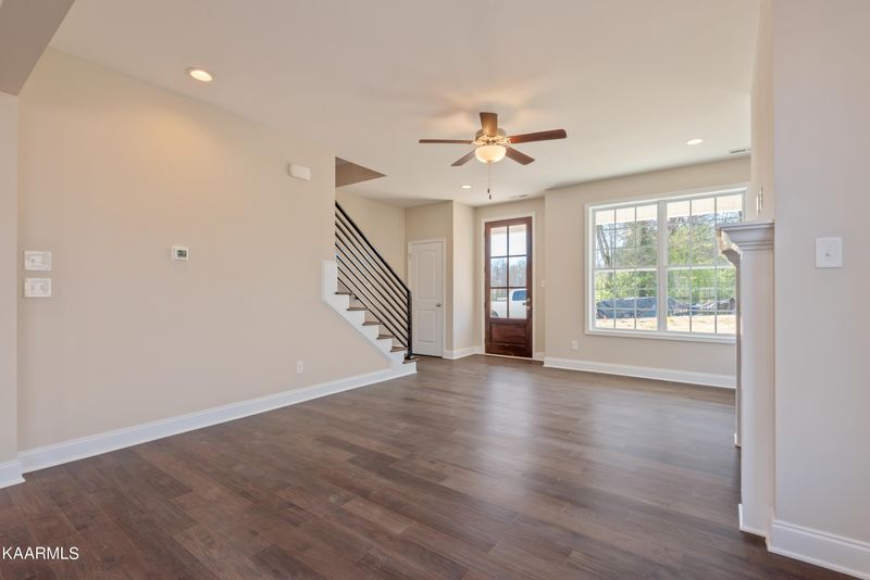 4925 Creek Bank Dr, Knoxville, TN 37920