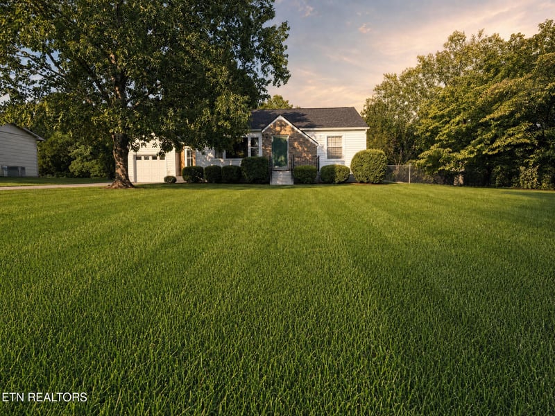 4926 Beverly Rd, Knoxville, TN 37918