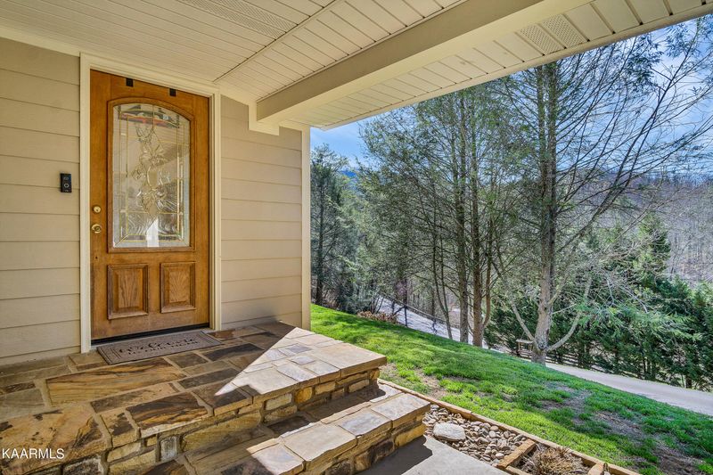 4929 Henry Town Rd, Sevierville, TN 37876