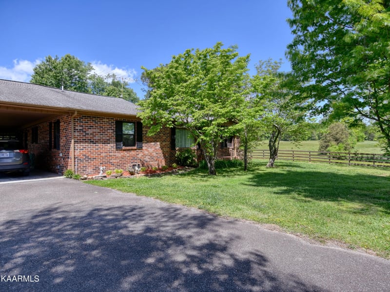 493 County Rd 370, Athens, TN 37303