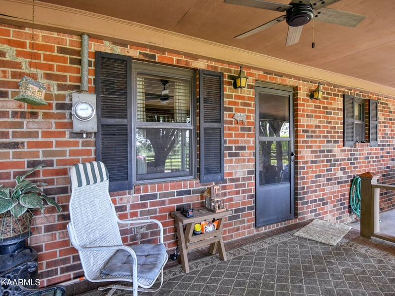 493 County Rd 370, Athens, TN 37303