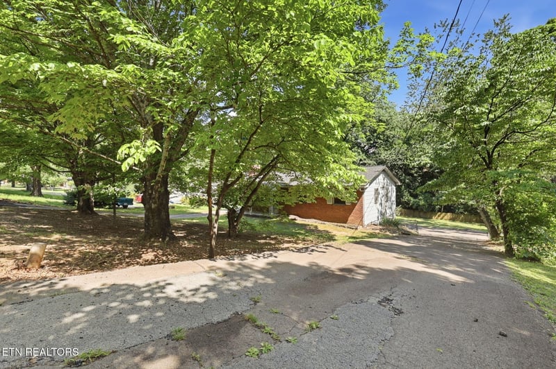 4930 Lonas Dr, Knoxville, TN 37909