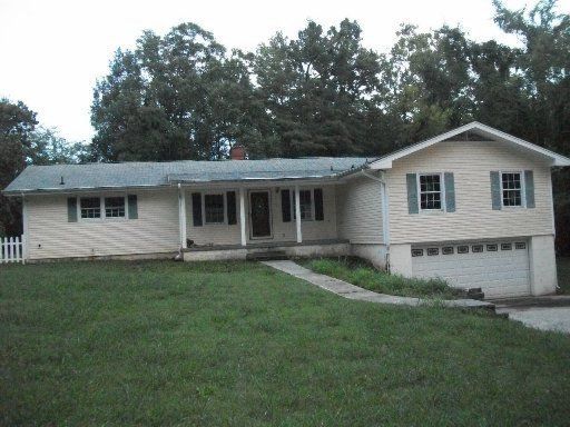 4932 W Beaver Creek Dr, Powell, TN 37849