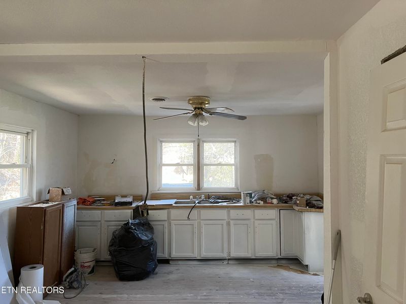 4933 Circle Rd, Corryton, TN 37721