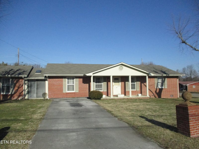 494 10th St, Crossville, TN 38555