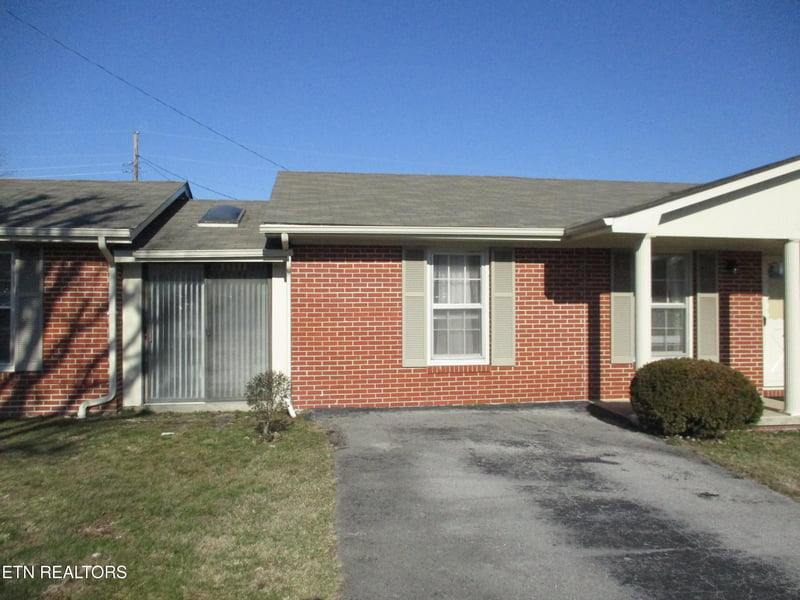 494 10th St, Crossville, TN 38555