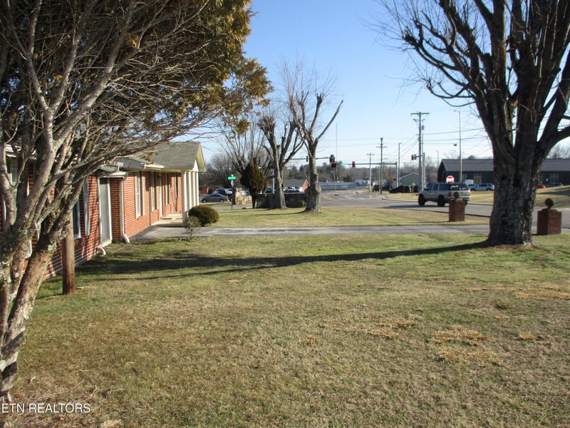 494 10th St, Crossville, TN 38555