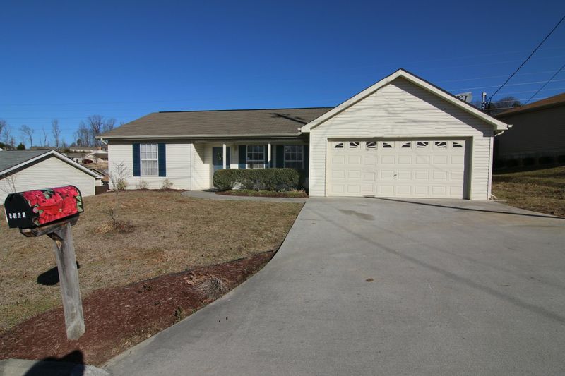 4941 Lexi Landing Dr, Powell, TN 37849
