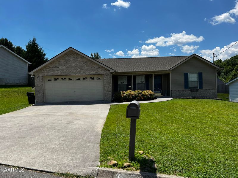 4948 Lexi Landing Dr, Powell, TN 37849