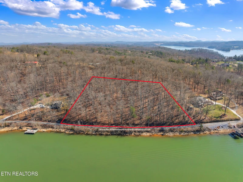 4949 Lakeside Dr, Lenoir City, TN 37771