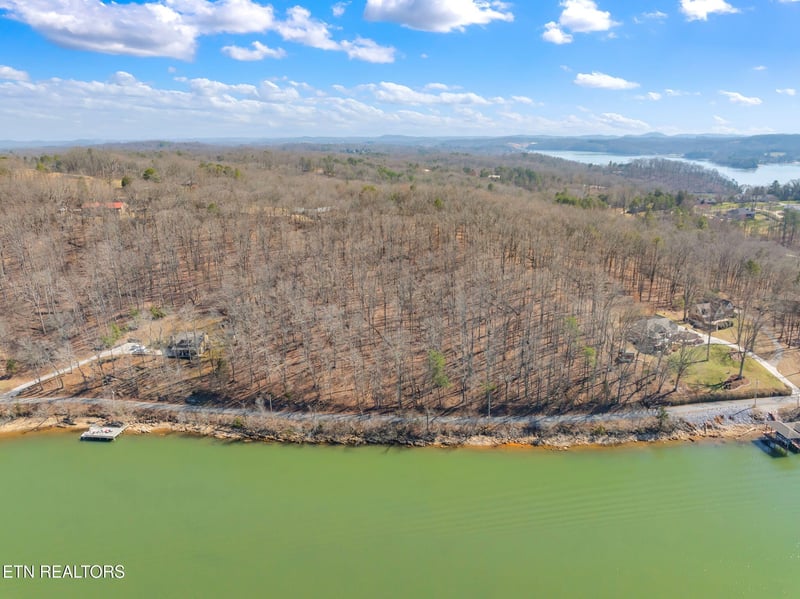 4949 Lakeside Dr, Lenoir City, TN 37771