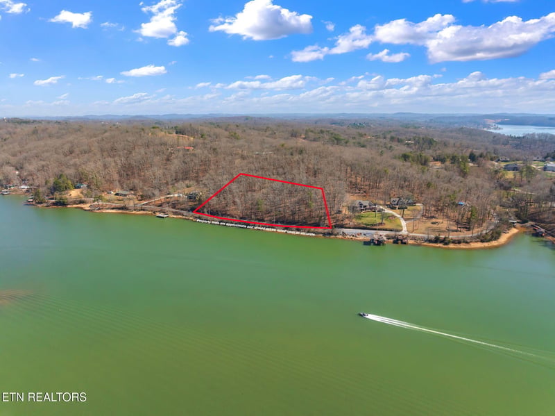 4949 Lakeside Dr, Lenoir City, TN 37771
