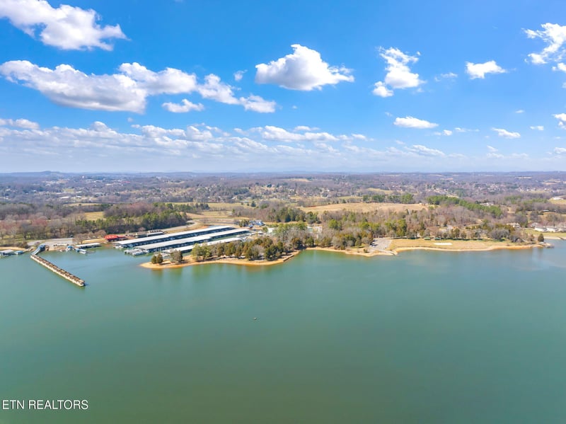 4949 Lakeside Dr, Lenoir City, TN 37771