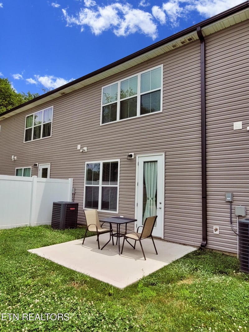 495 Harper Village Way, Lenoir City, TN 37771