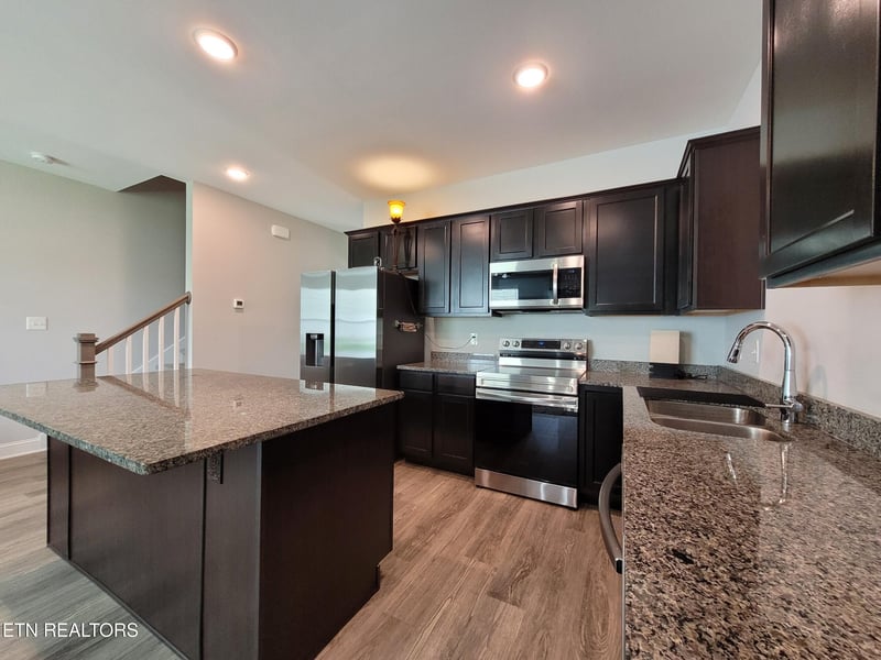 495 Harper Village Way, Lenoir City, TN 37771