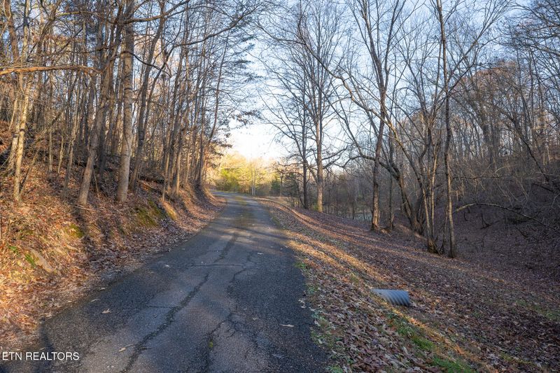 495 Jefferson Ln, Clinton, TN 37716