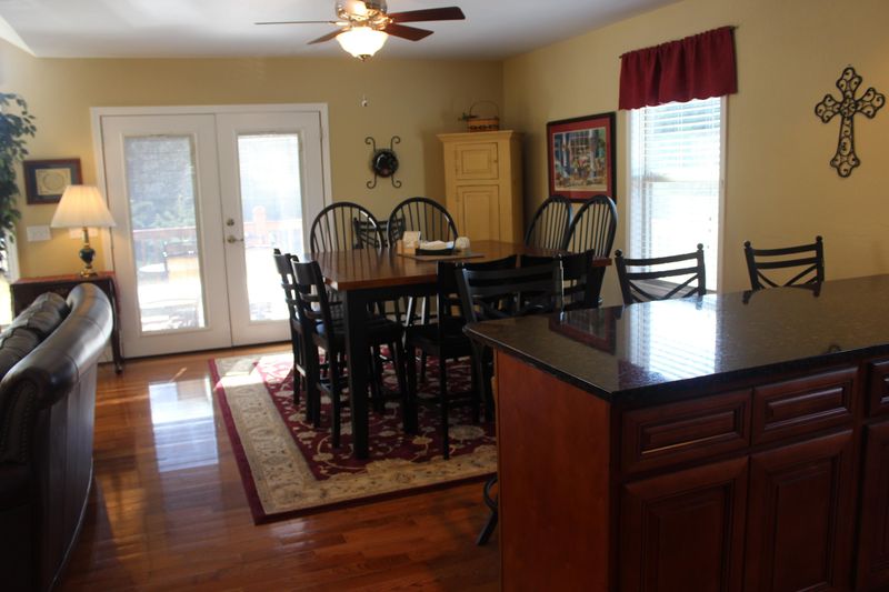 495 Perry Smith Ln, Caryville, TN 37714
