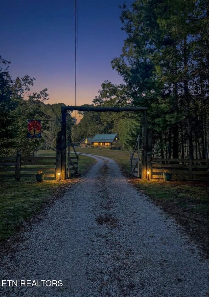 4959 Grave Hill Rd, Oneida, TN 37841