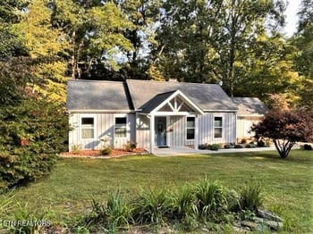 496 Yonside Dr, Sparta, TN 38583