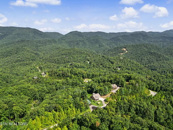 4965 Long Rifle Rd, Walland, TN 37886