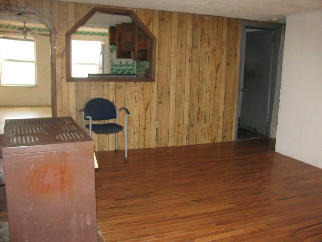 497 Back Valley Rd, Coalfield, TN 37719