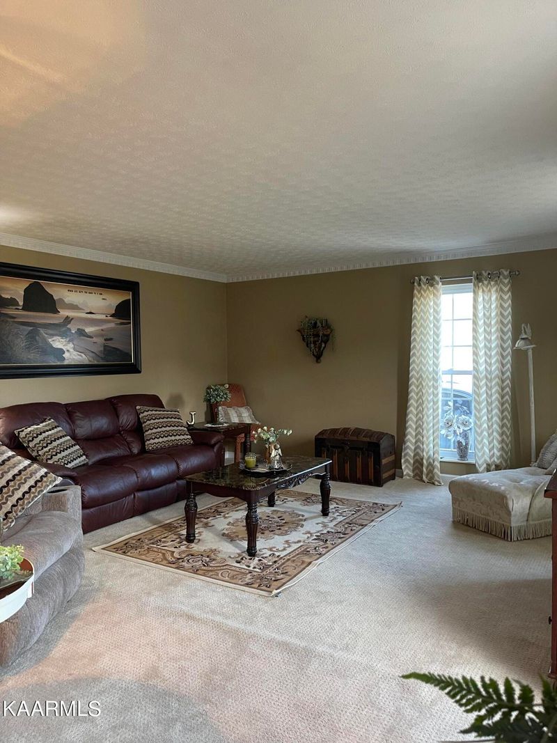 497 Mountain Rd, Clinton, TN 37716