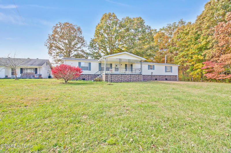 4977 Nashville Hwy, Deer Lodge, TN 37726