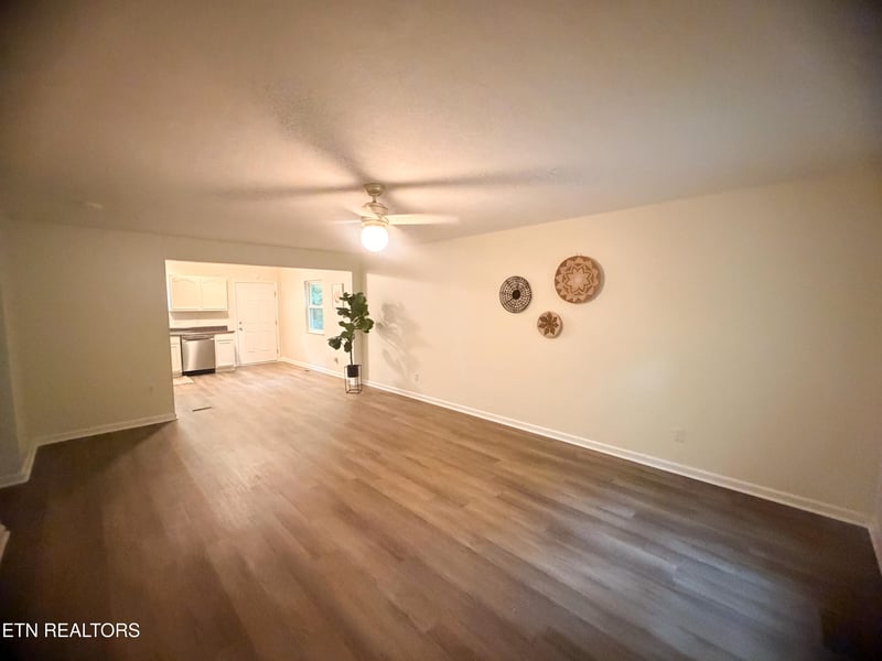 498 NW Bazel Rd, Harriman, TN 37748