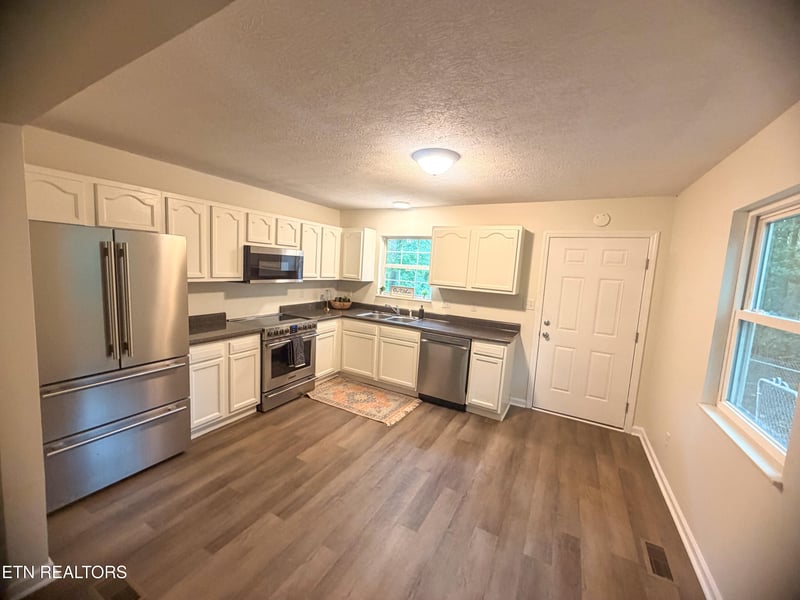 498 NW Bazel Rd, Harriman, TN 37748