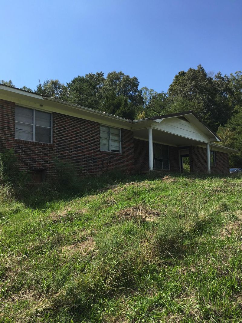 498 Old State Rd, Tellico Plains, TN 37385