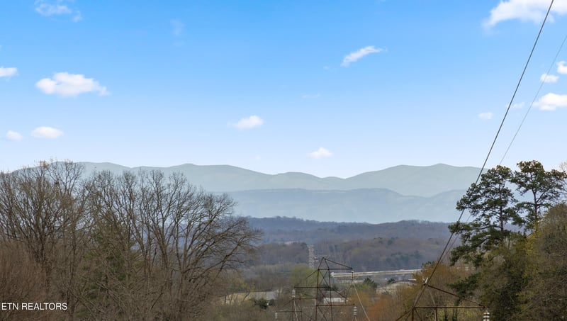 498 Sugar Maple Tr, Lenoir City, TN 37771