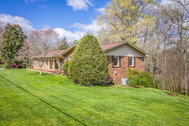 4982 Red Oak Dr, Morristown, TN 37814