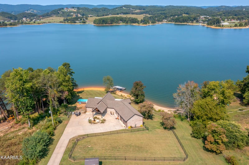 499 Chilhowee Ln, Bean Station, TN 37708