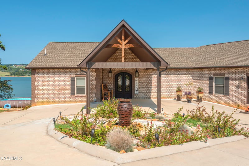 499 Chilhowee Ln, Bean Station, TN 37708
