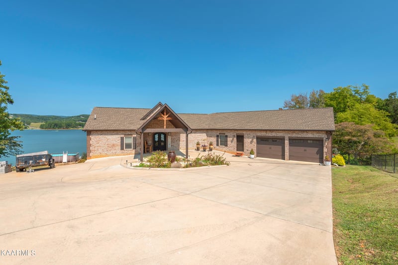 499 Chilhowee Ln, Bean Station, TN 37708
