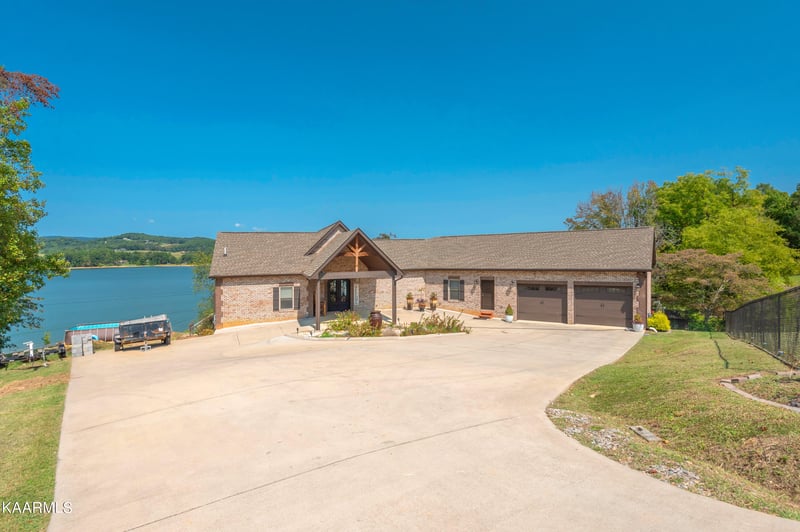 499 Chilhowee Ln, Bean Station, TN 37708