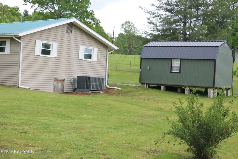 499 Phillips Flats Rd, Oneida, TN 37841